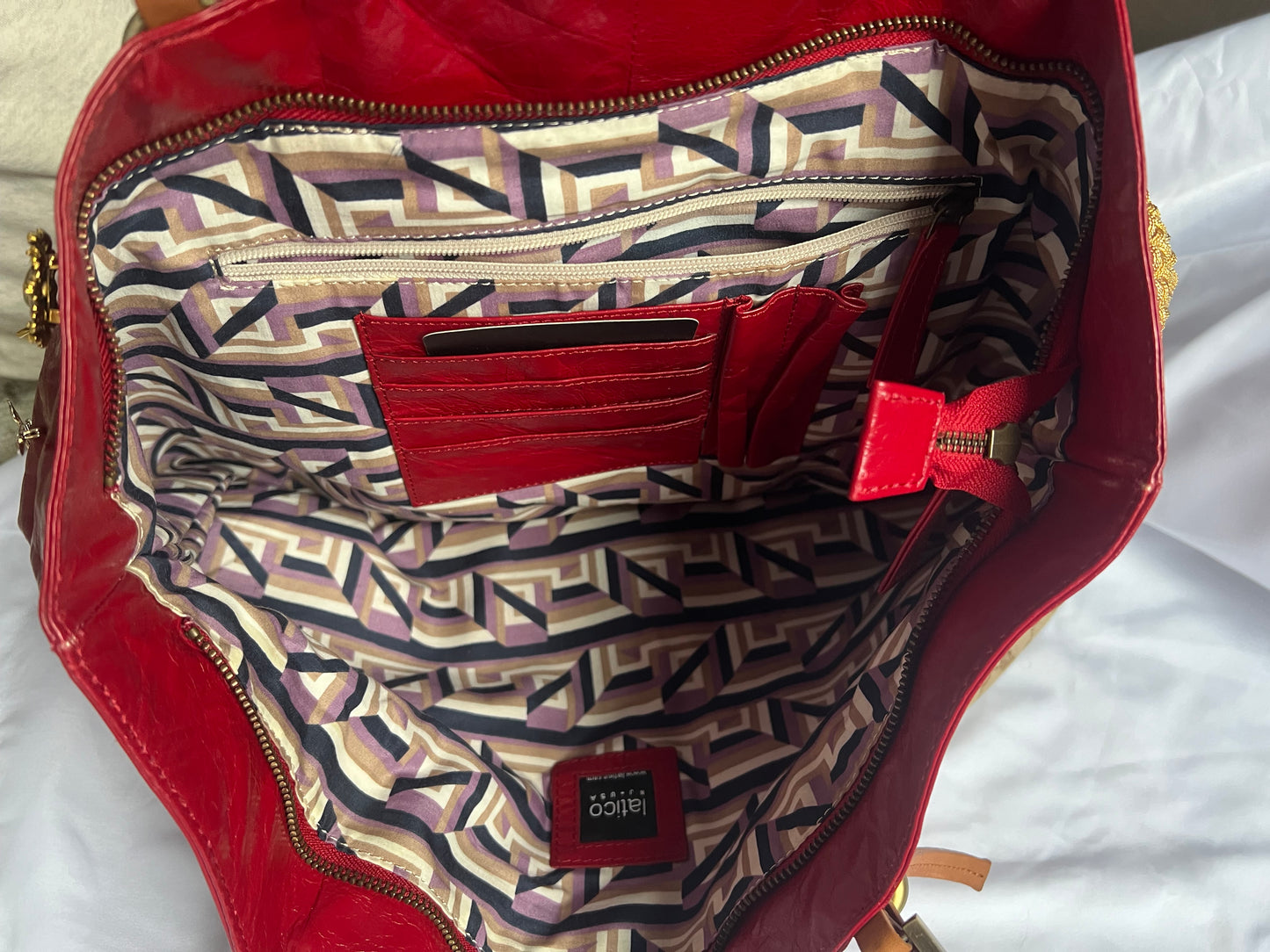 BURGUNDY BROOCH TOTE