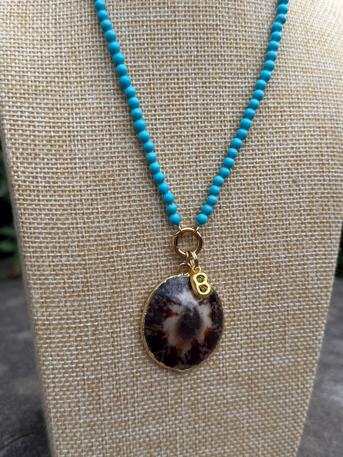 Brown Shell Vintage Pendant Necklace