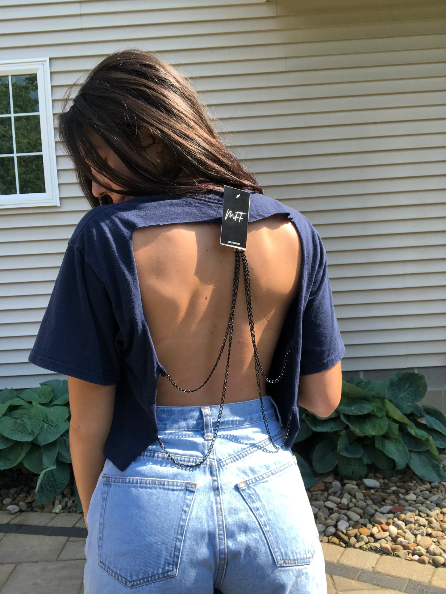 DOUBLE CHAIN OPEN BACK INDIANS TEE