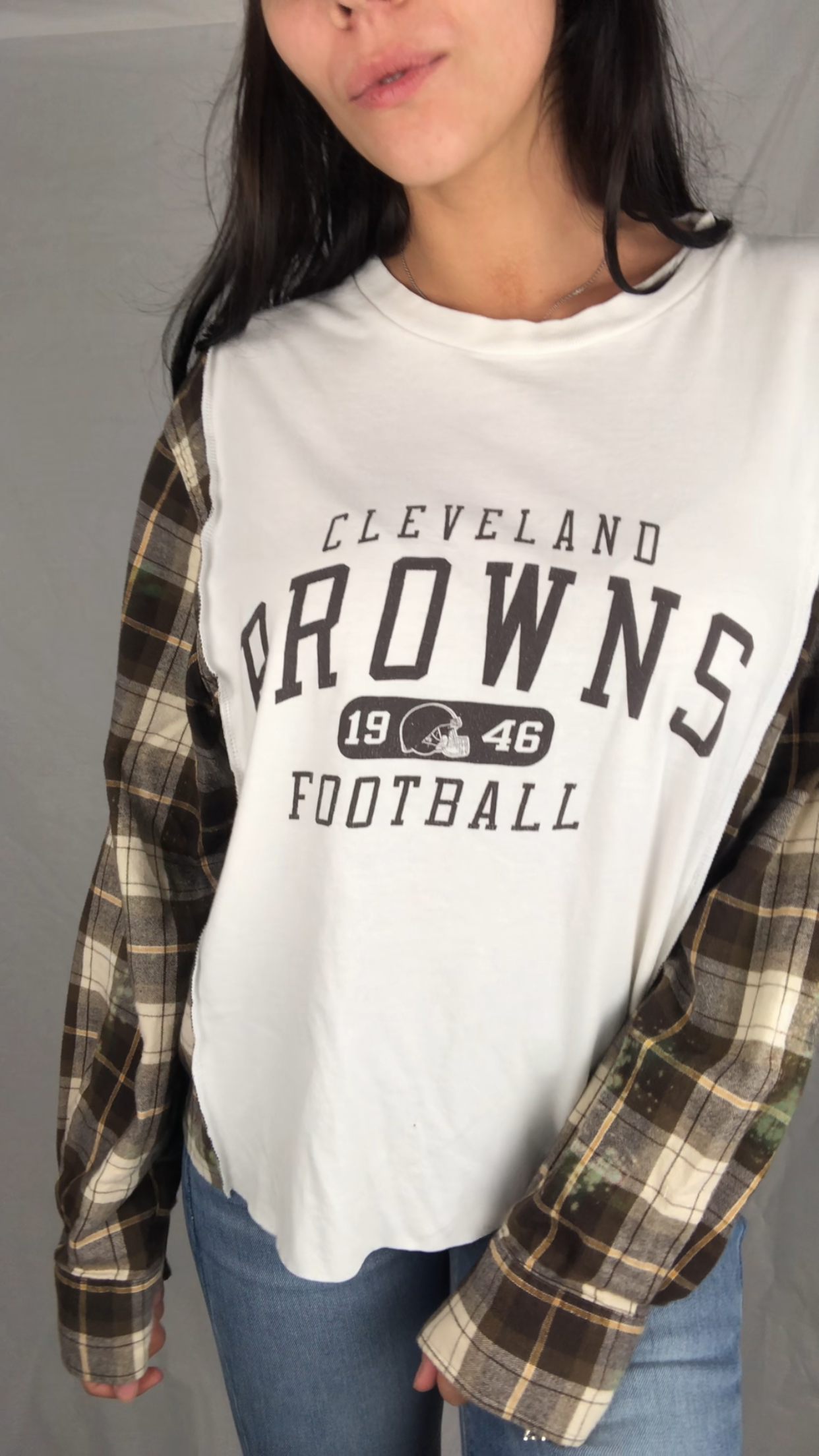 BROWN AND WHITE FLANNEL SLEEVE TOP