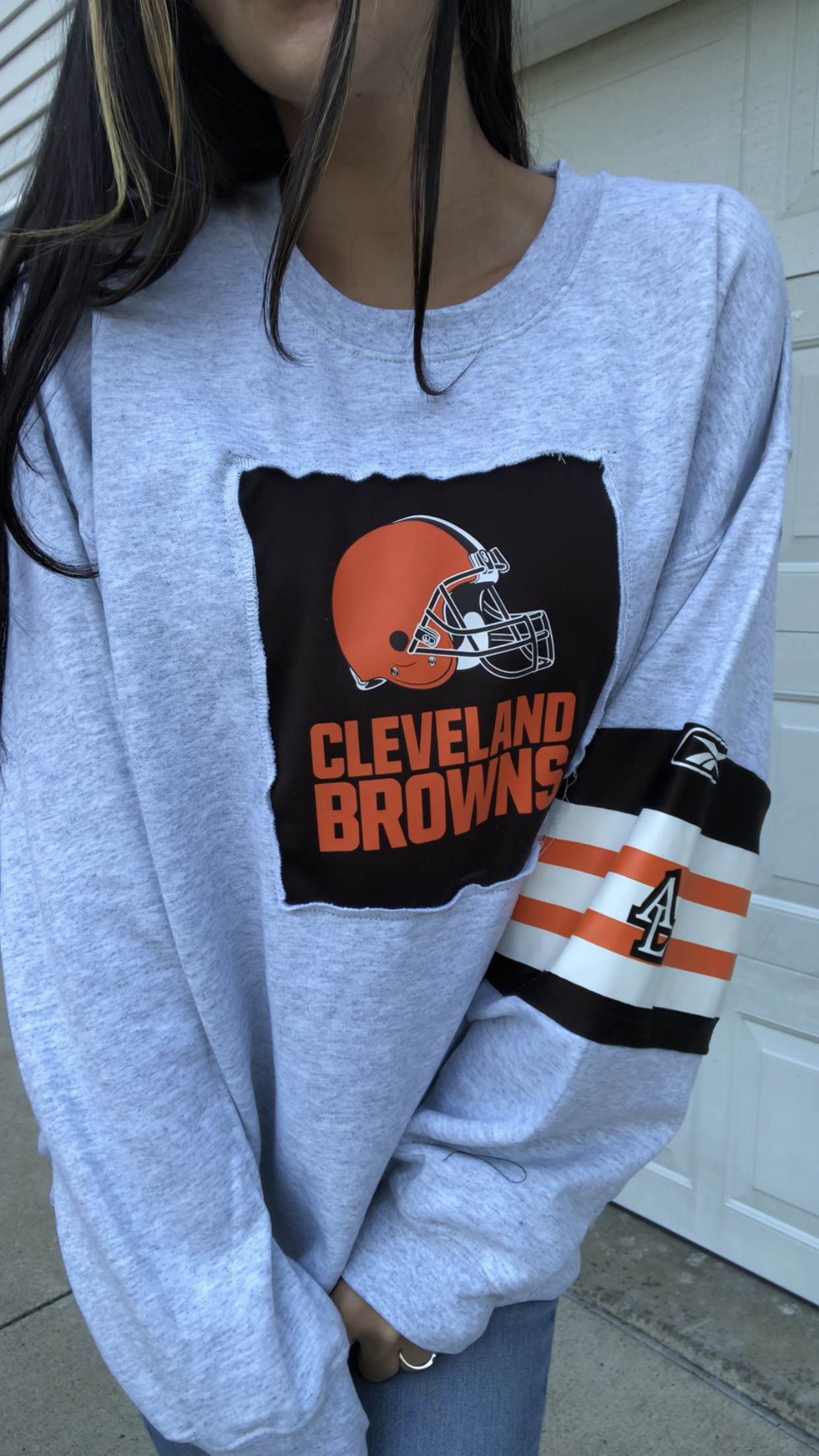 CLEVELAND BROWNS JERSEY SLEEVE CREWNECK