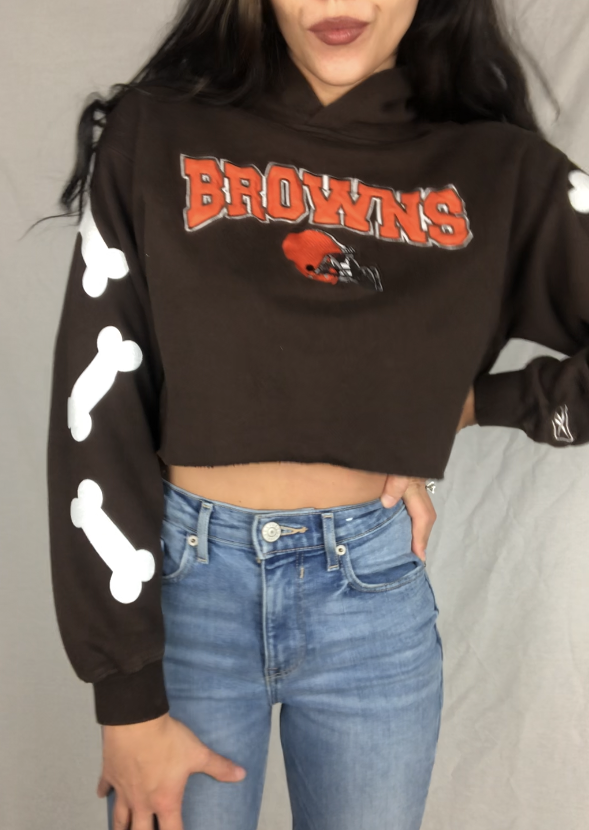 BONE SLEEVES CROPPED HOODIE