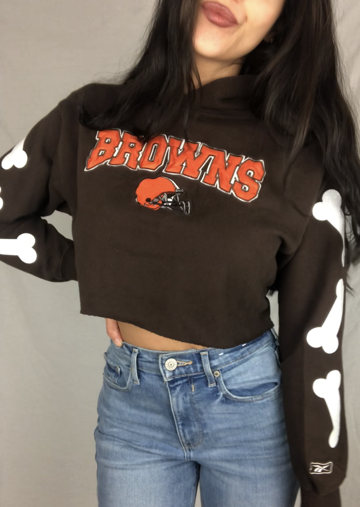 BONE SLEEVES CROPPED HOODIE