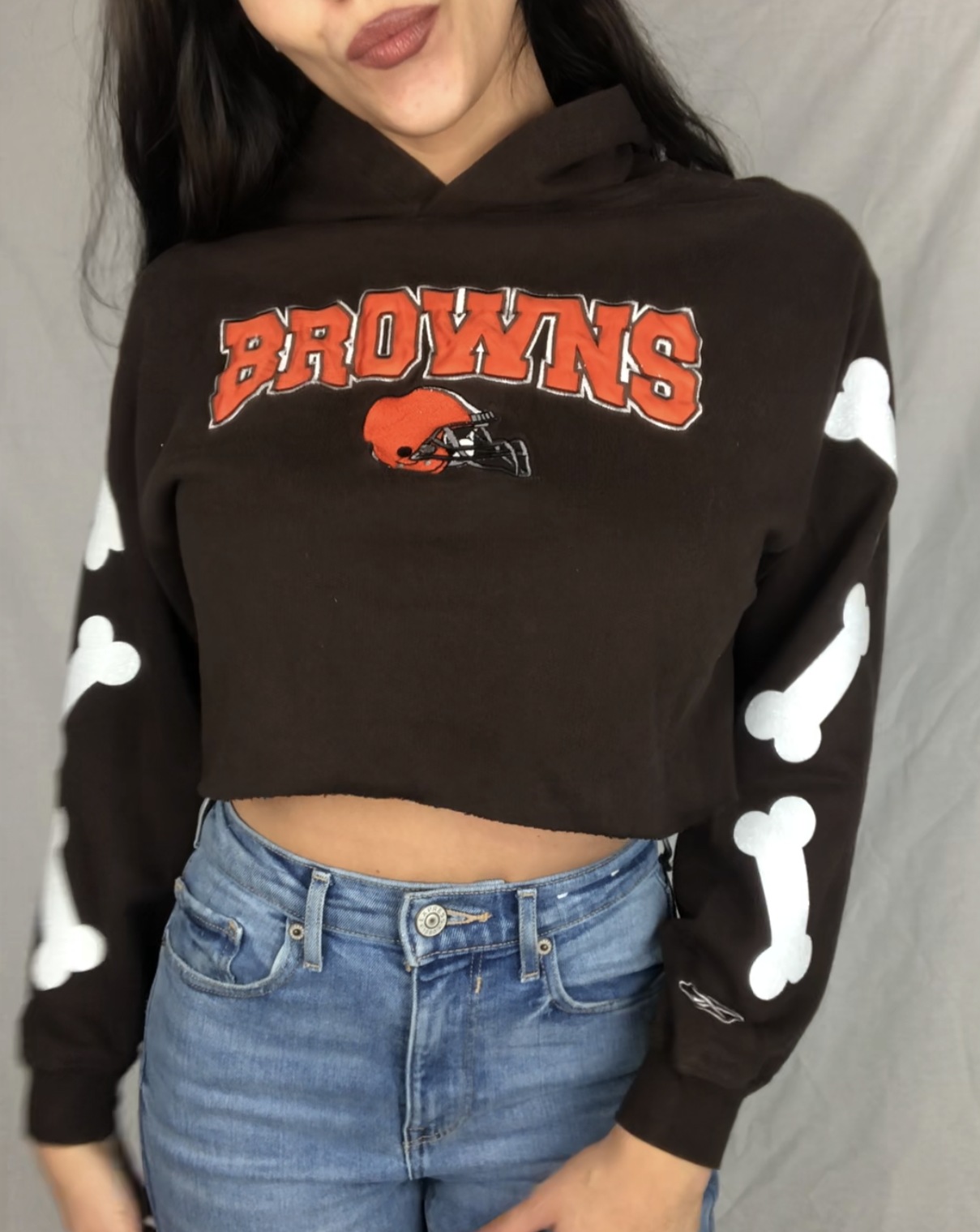 BONE SLEEVES CROPPED HOODIE