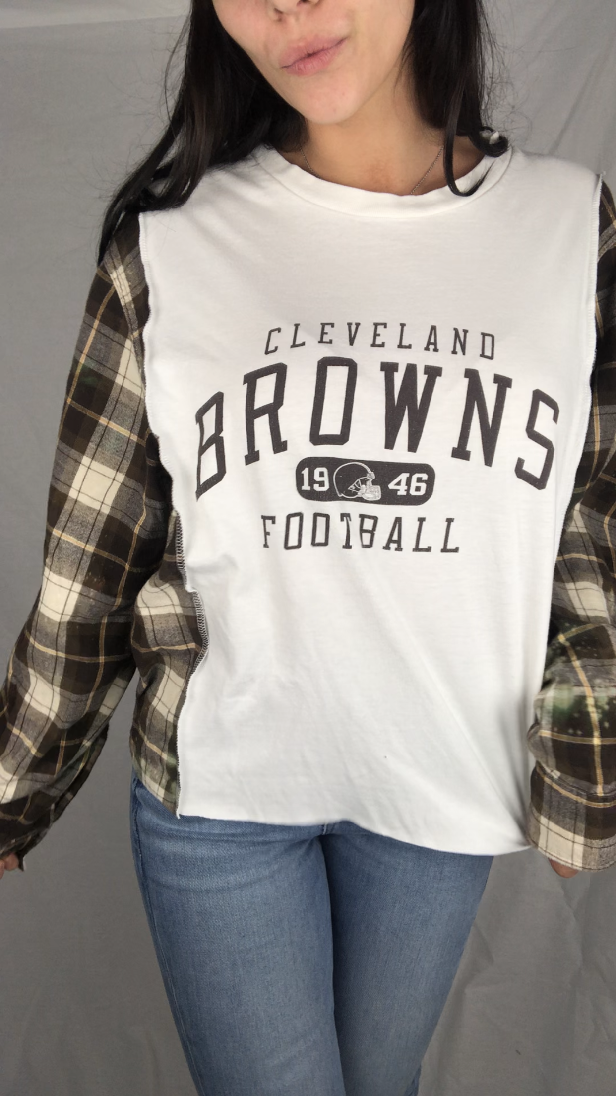 BROWN AND WHITE FLANNEL SLEEVE TOP