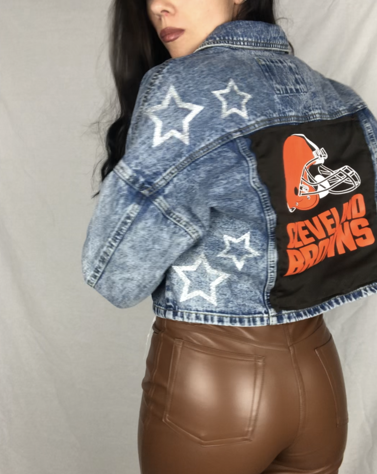 CLEVELAND BROWNS CROPPED DENIM JACKET