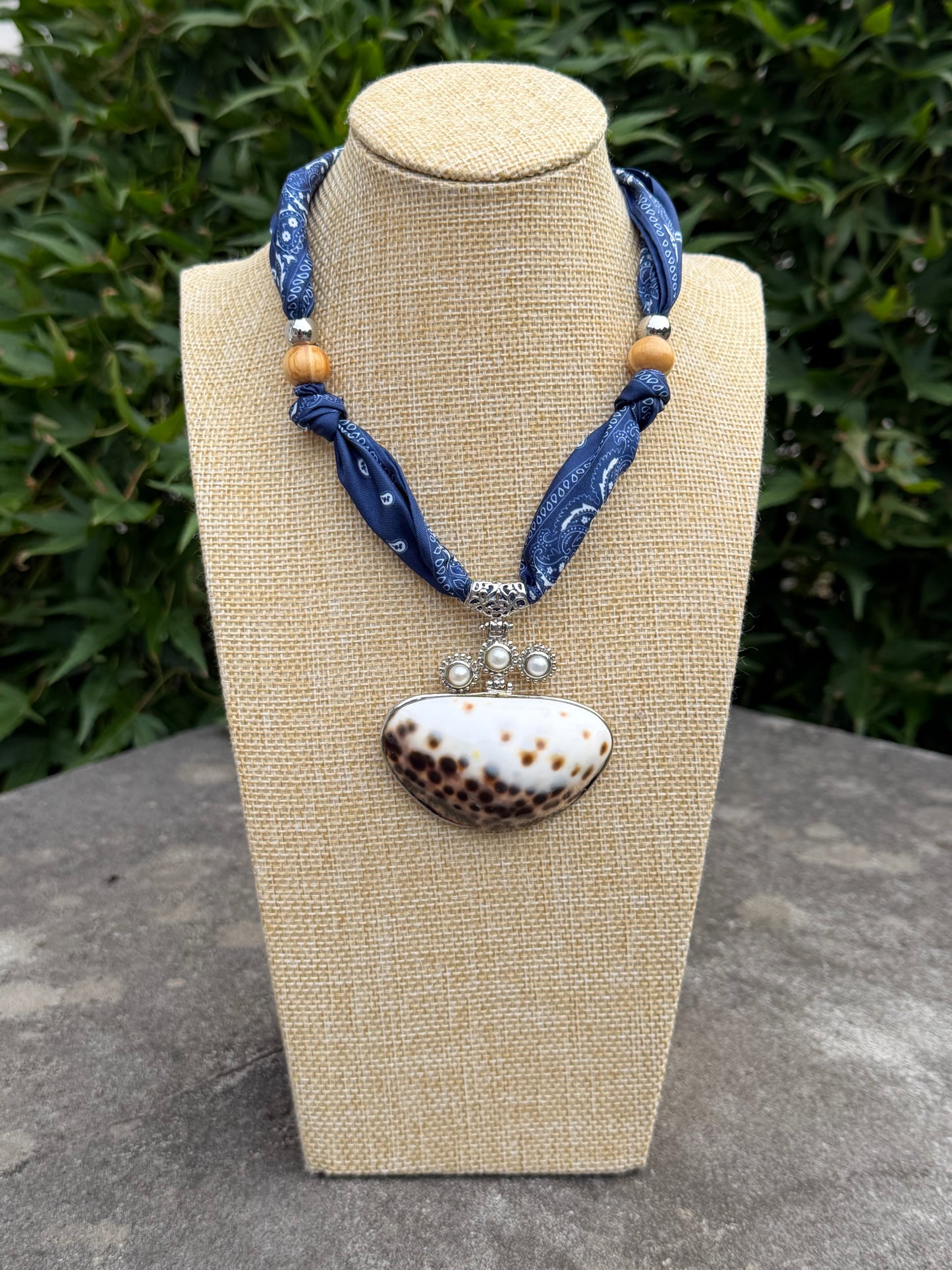 Speckled Shell Vintage Pendant Necklace