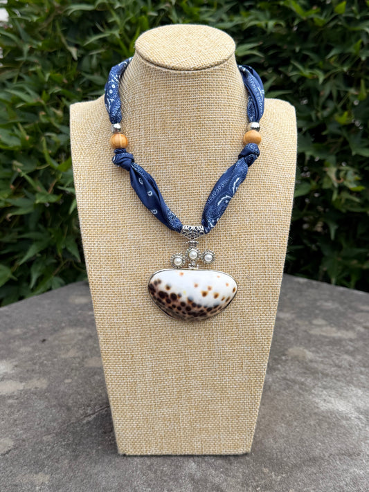 Speckled Shell Vintage Pendant Necklace