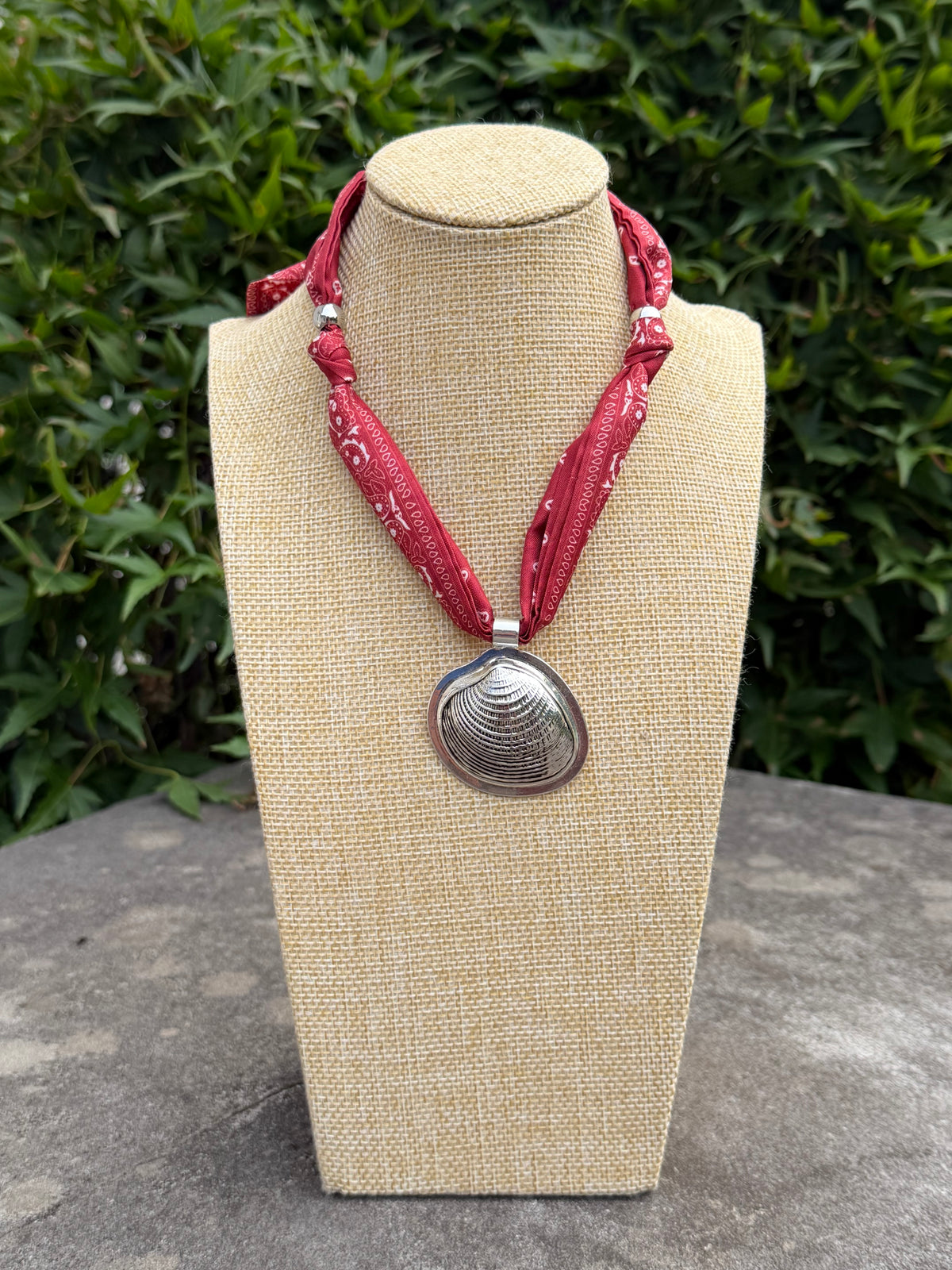 Silver Shell Vintage Pendant Necklace