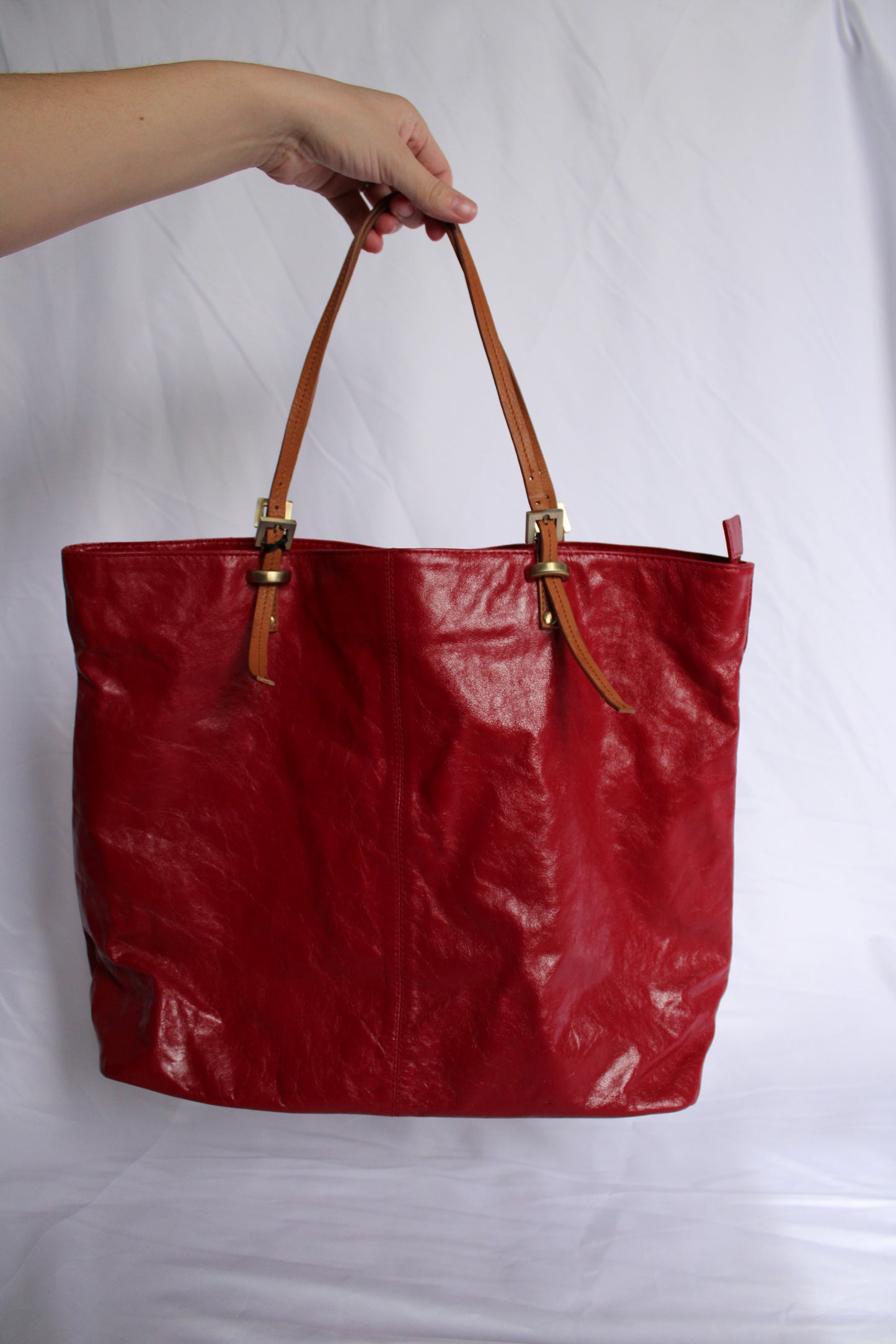 BURGUNDY BROOCH TOTE