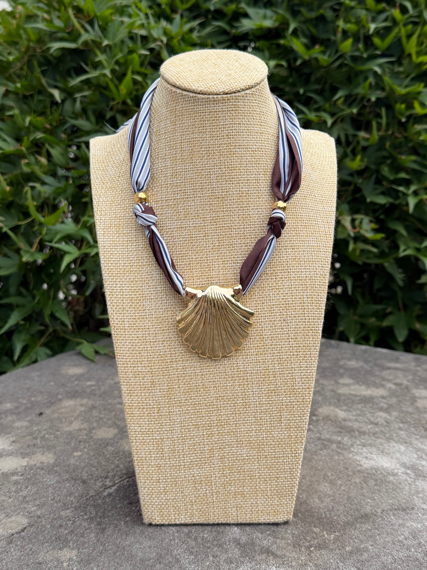 Gold Shell Vintage Pendant Necklace