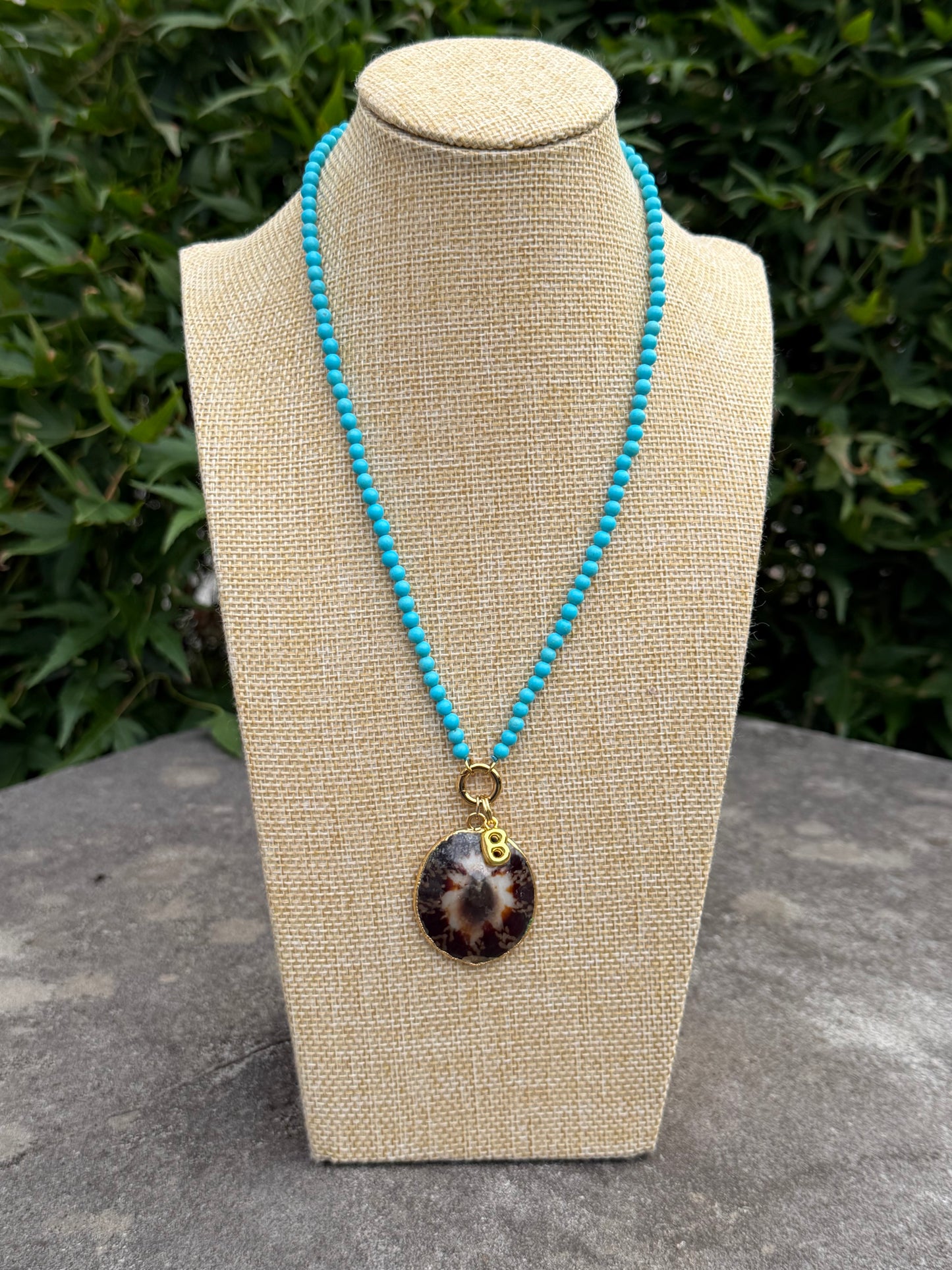 Brown Shell Vintage Pendant Necklace