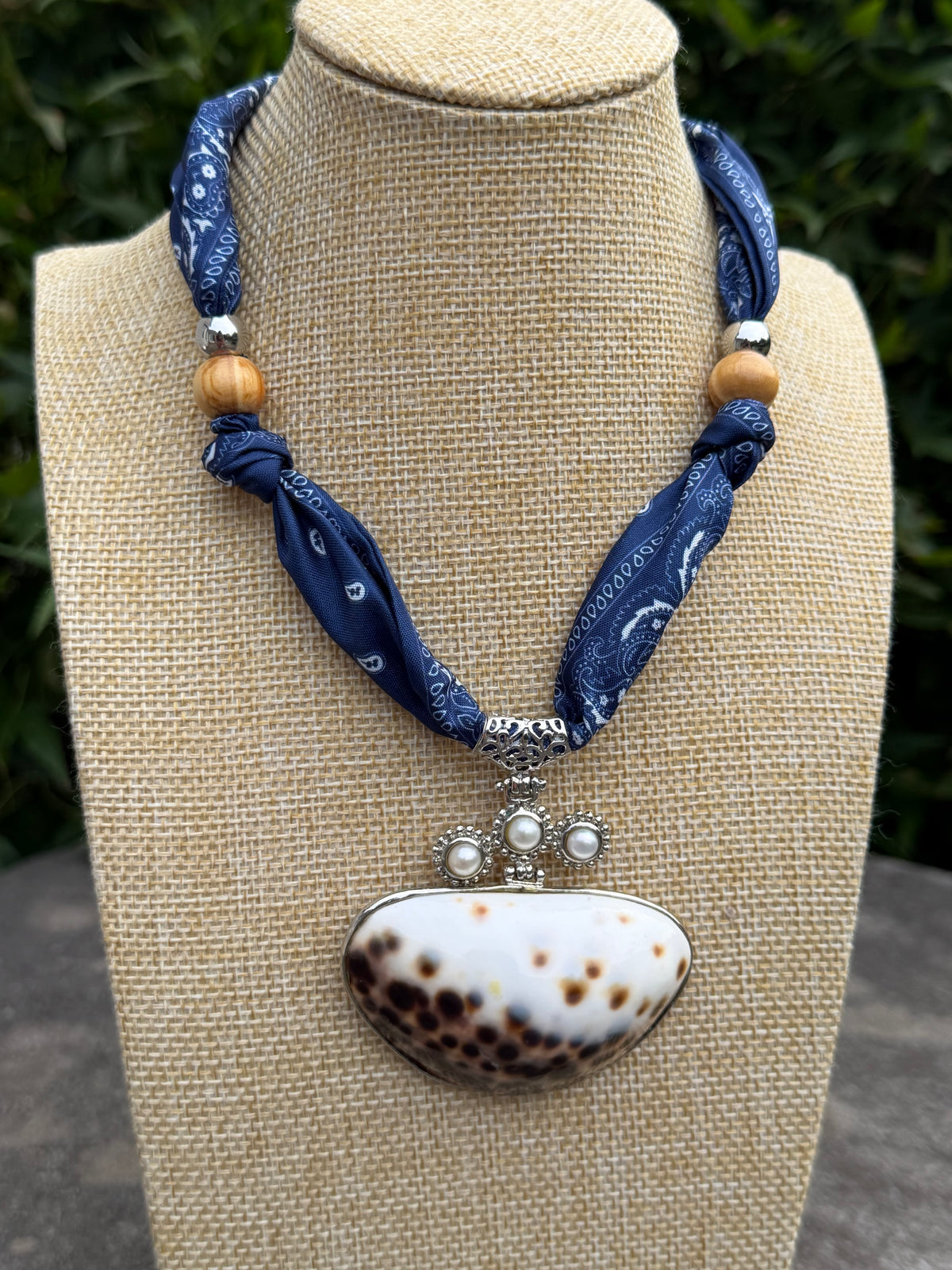 Speckled Shell Vintage Pendant Necklace