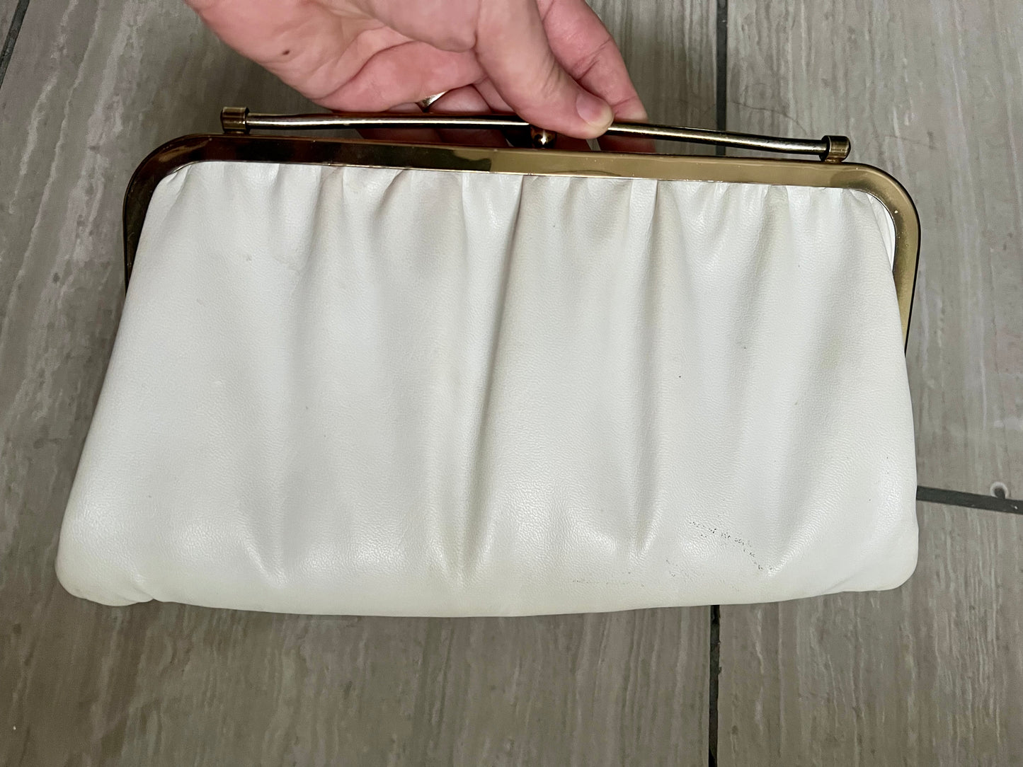 CREAM BROOCH CLUTCH