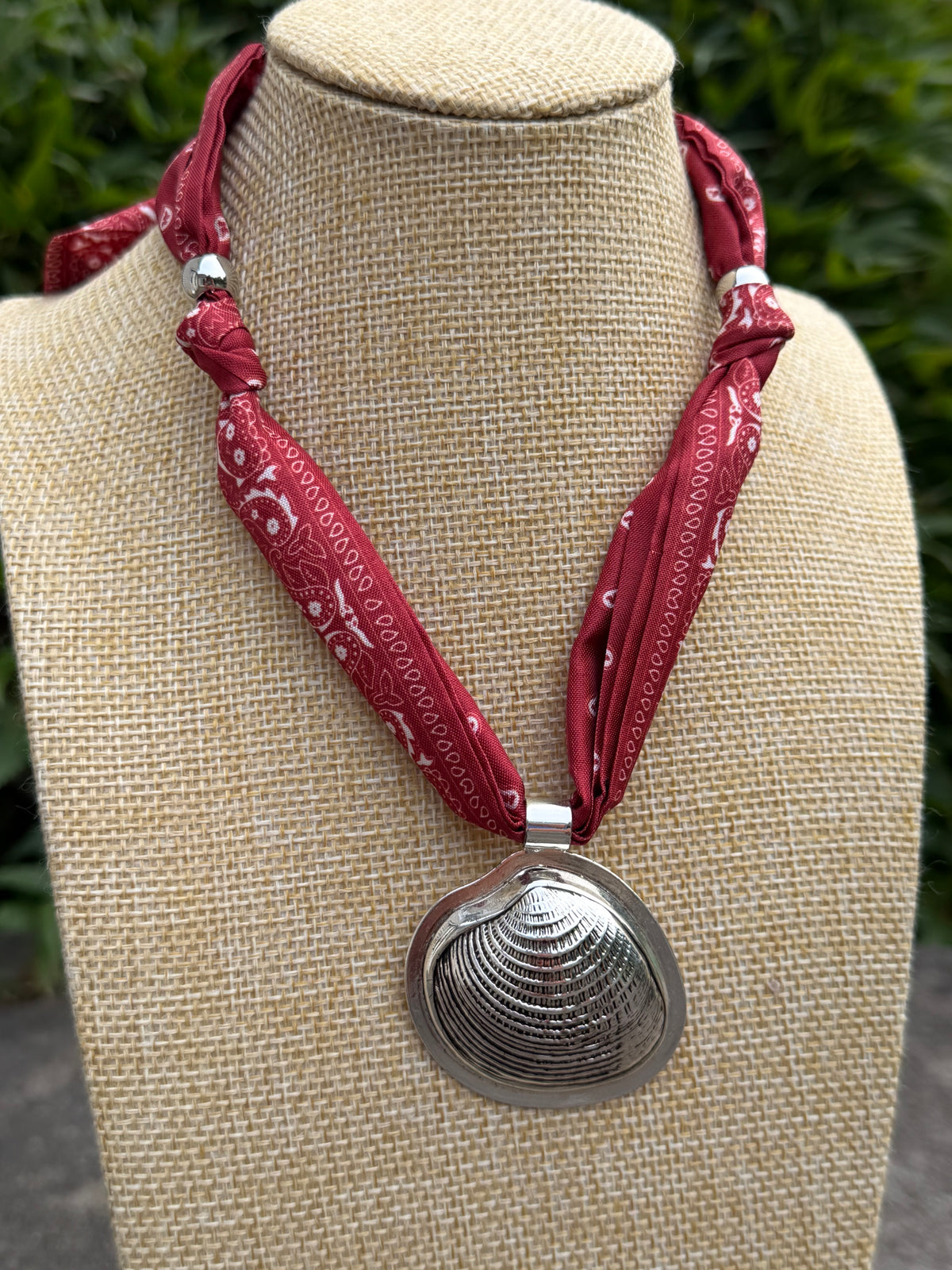 Silver Shell Vintage Pendant Necklace