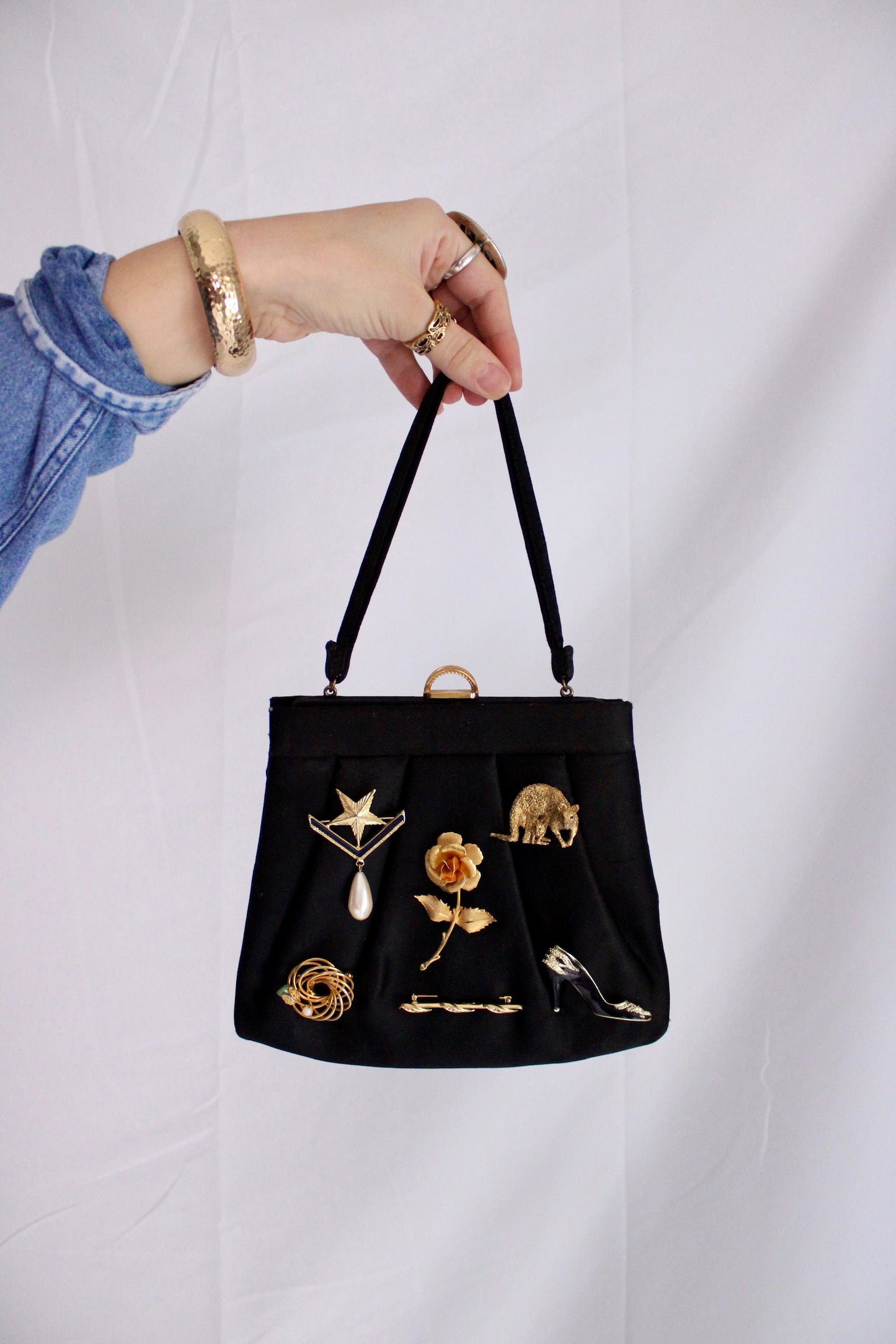 BLACK BROOCH BAG