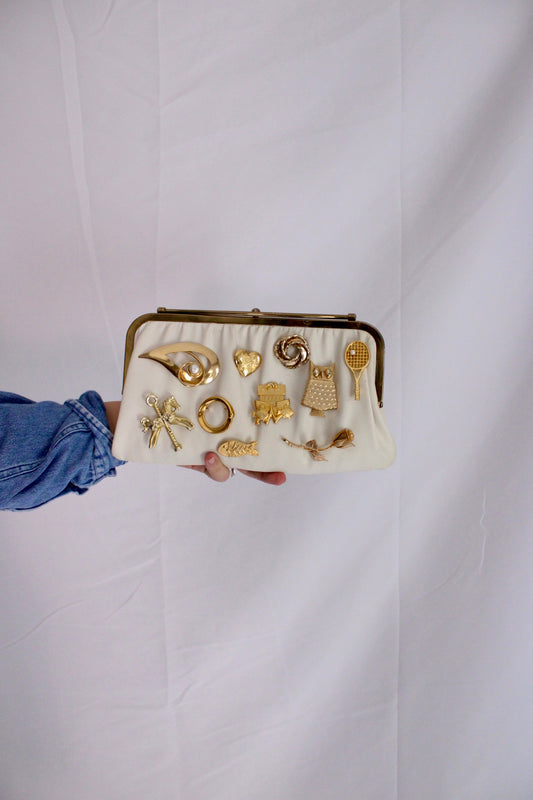 CREAM BROOCH CLUTCH