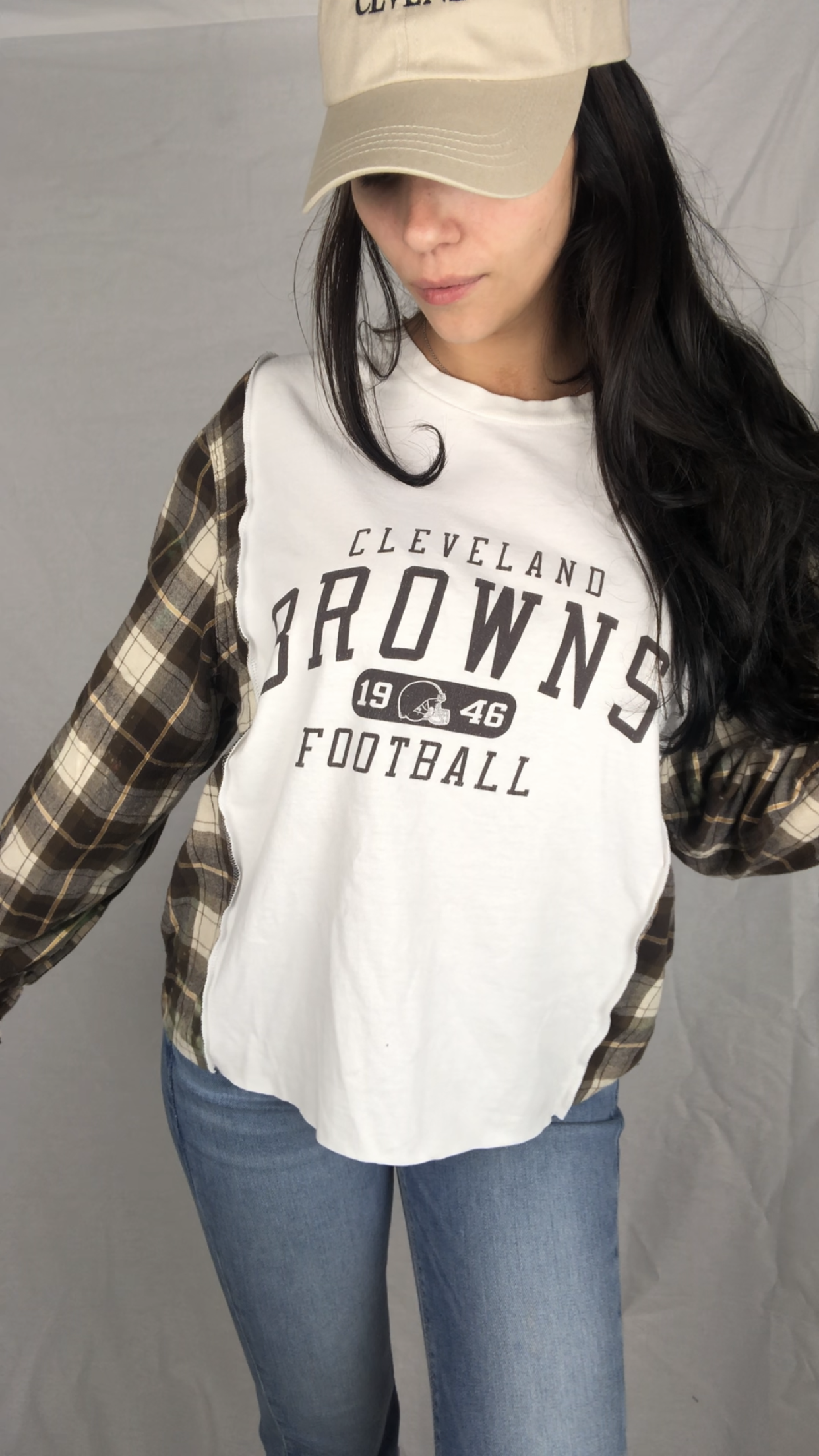 BROWN AND WHITE FLANNEL SLEEVE TOP