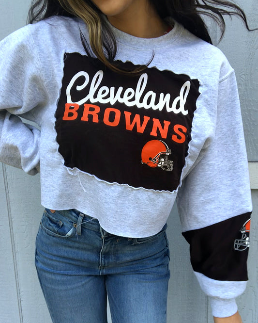 CLEVELAND BROWNS PATCH CROPPED SWEATSHIRT